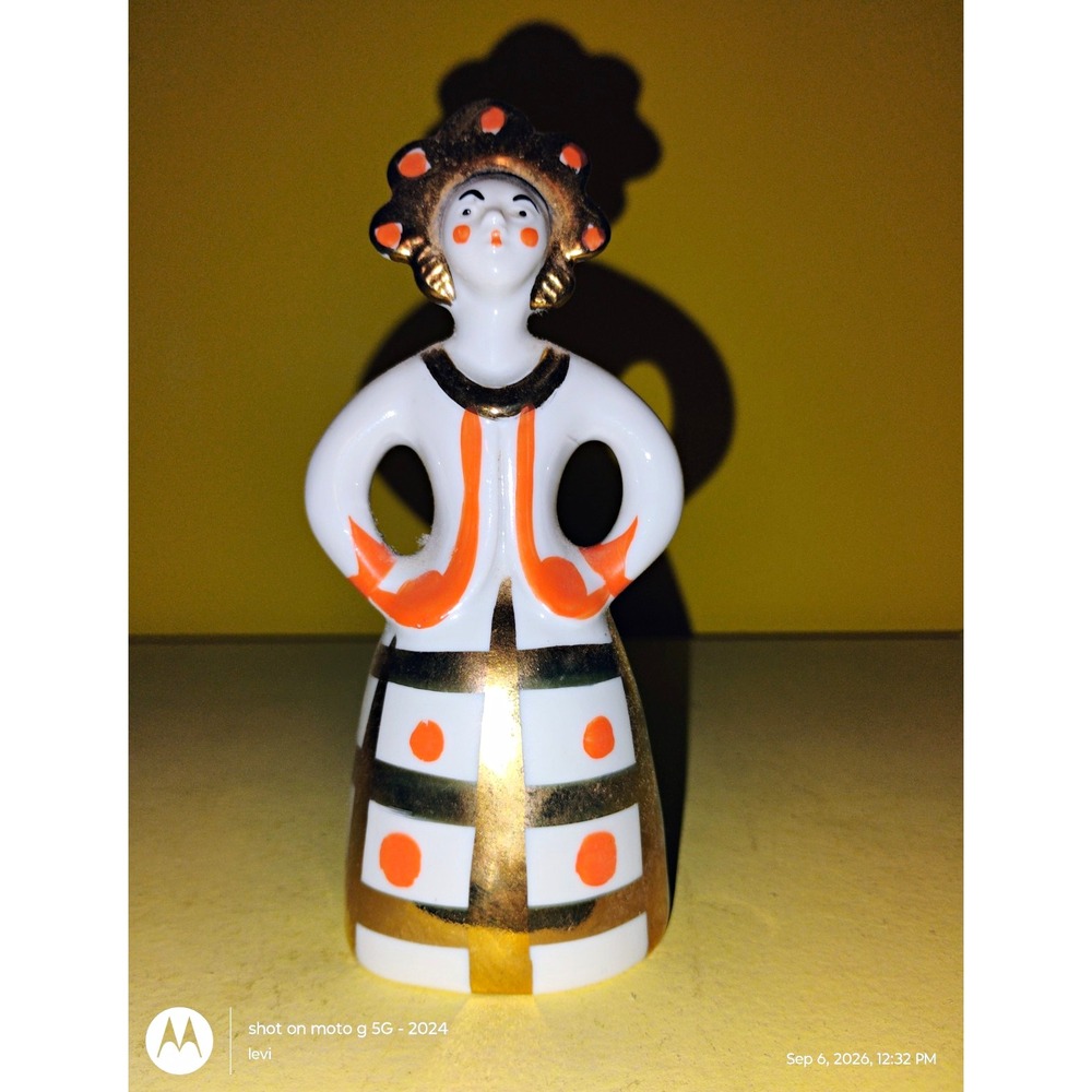 vintage Dulevo porcelain "Girl in a Kokoshnik" figurine